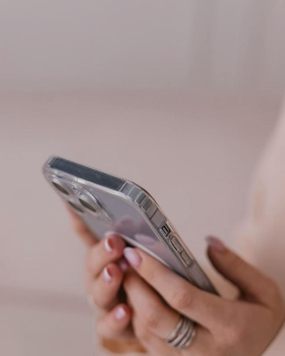 10 علامات تدل على أنه يفكر بك وهو بعيد